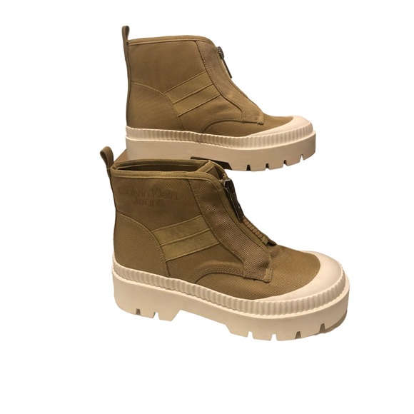 Calvin Klein Berti Chelsea lug sole boots in beige women’s size 8 brand new - Picture 3 of 13